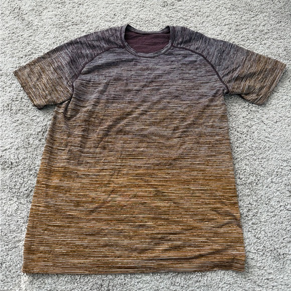 Lululemon Men's Metal Vent Tech Short Sleeve shirt in a Dark Adobe Fools Gold - Picture 2 of 6